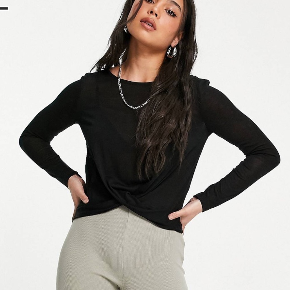 Black knot-front top